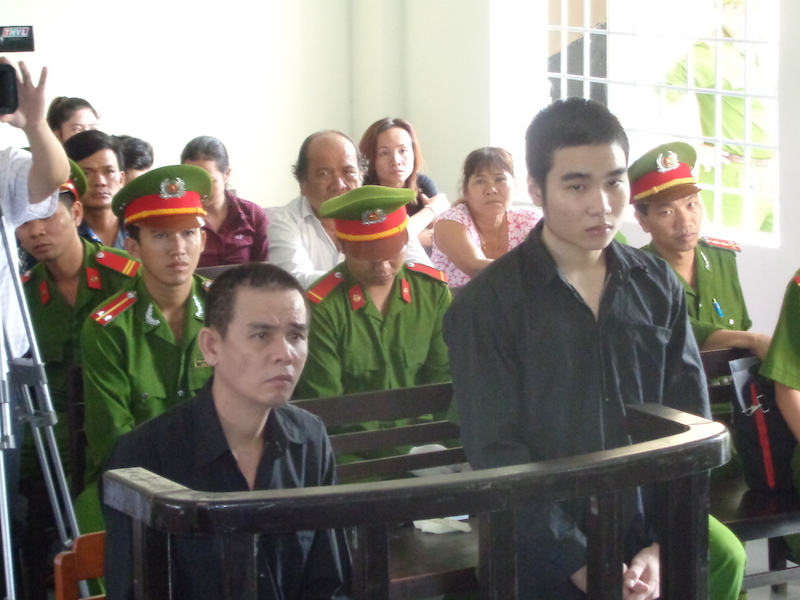 Hai bị c&aacute;o tại to&agrave;