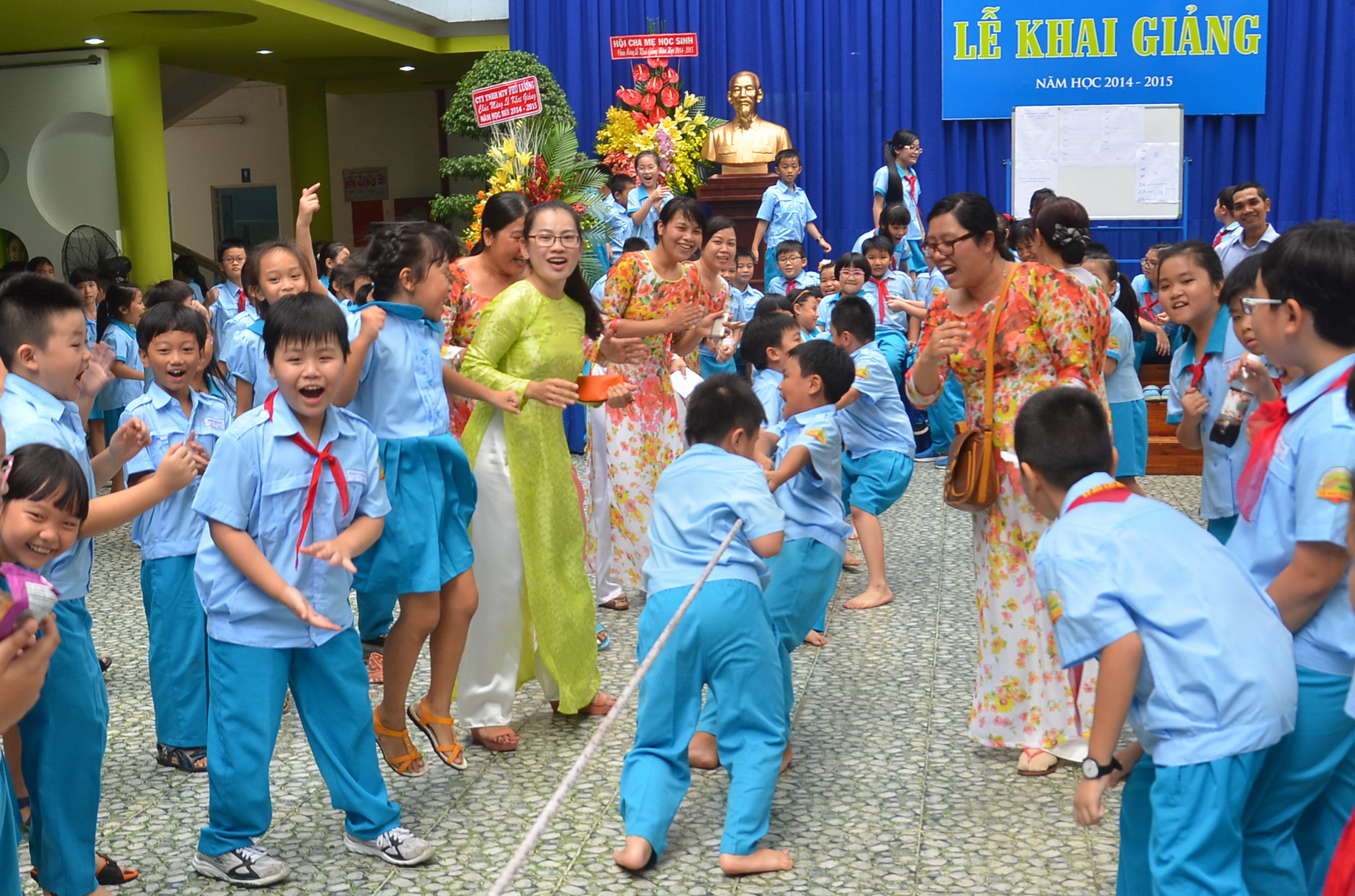 Khai giảng năm học 2014-2015 tại Trường Tiểu học L&ecirc; Ngọc H&acirc;n ở TP HCM Ảnh: TẤN THẠNH