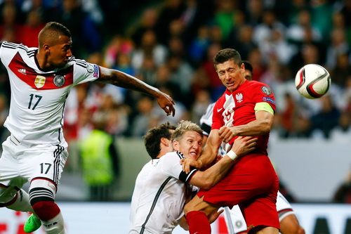 Robert Lewandowski r&uacute;t ngắn c&aacute;ch biệt 1-2 cho Ba Lan