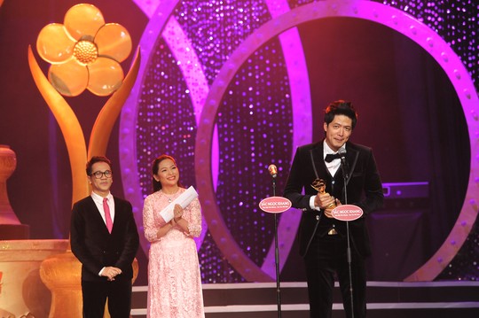 Anh nhận giải Mai V&agrave;ng năm 2013 ở lĩnh vực MC