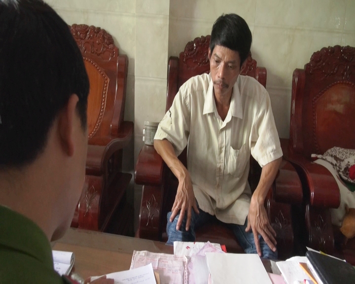 Công an TP Cao Lãnh đang làm việc với ông Thái Văn Đủ.