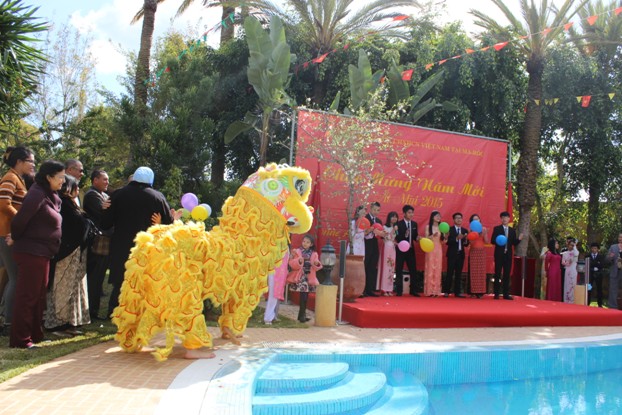 Đại sứ qu&aacute;n Maroc đ&atilde; lồng gh&eacute;p v&agrave;o buổi đ&oacute;n xu&acirc;n 4 ph&ograve;ng triển l&atilde;m trưng b&agrave;y