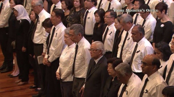 Ph&uacute;t mặc niệm