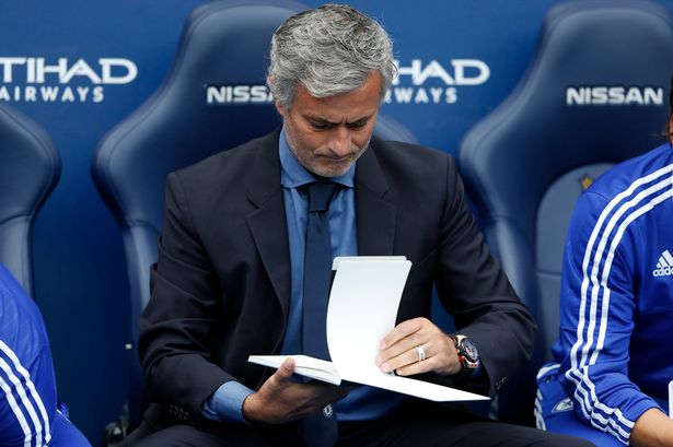 HLV Mourinho đang gặp kh&oacute; khăn ngay đầu m&ugrave;a giải