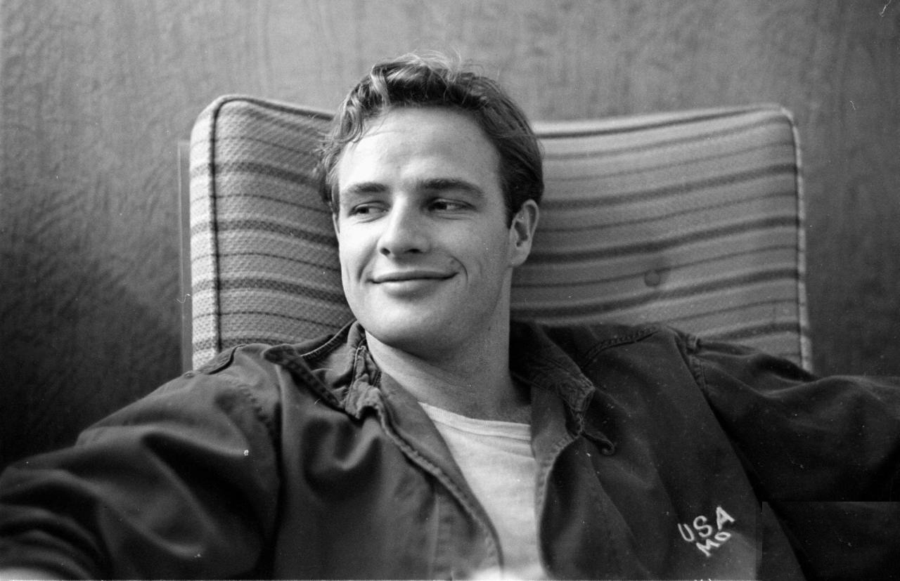 Diễn vi&ecirc;n huyền thoại Marlon Brando thời trẻ