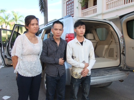 Vợ chồng cưỡi xế hộp chở ma túy, hung khí từ Hà Nội vào Hà Tĩnh