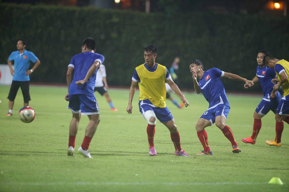 Trời đổ mưa to tại SVĐ Bishan