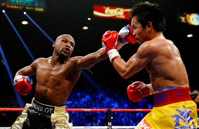 Mayweather trong trận thắng dầy tranh cãi với Pacciao