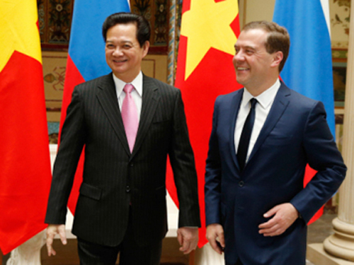 Thủ tướng Nga Medvedev đến Hà Nội