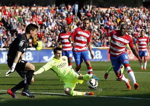 Lionel Messi được trao cơ hội quá tốt từ Suarez, ấn định kết quả 3-1 cho Barca