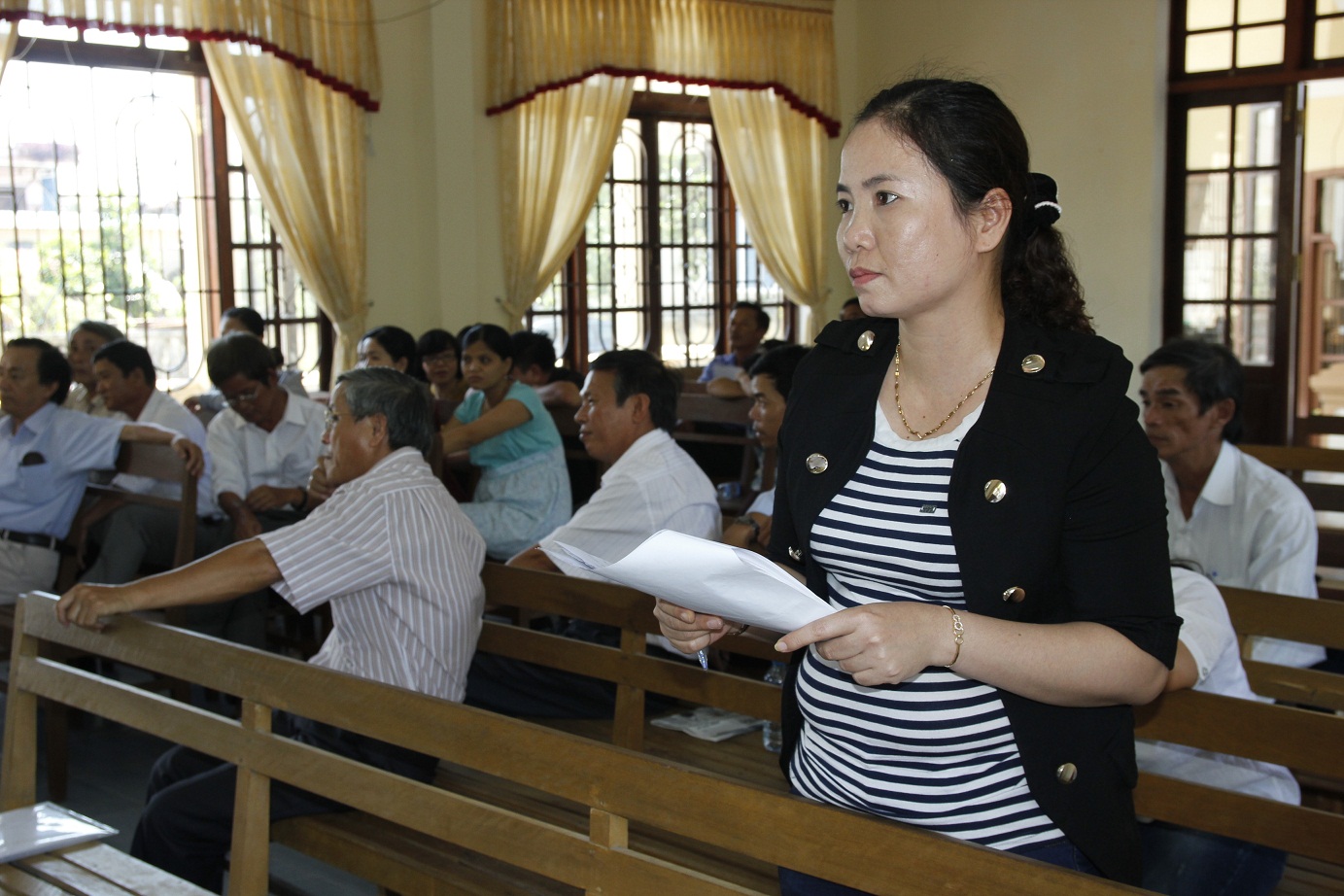 Nữ hộ sinh Dương Thị Thu Thủy n&oacute;i rằng m&igrave;nh sẵn s&agrave;ng đi t&ugrave; để bảo vệ c&ocirc;ng l&yacute;