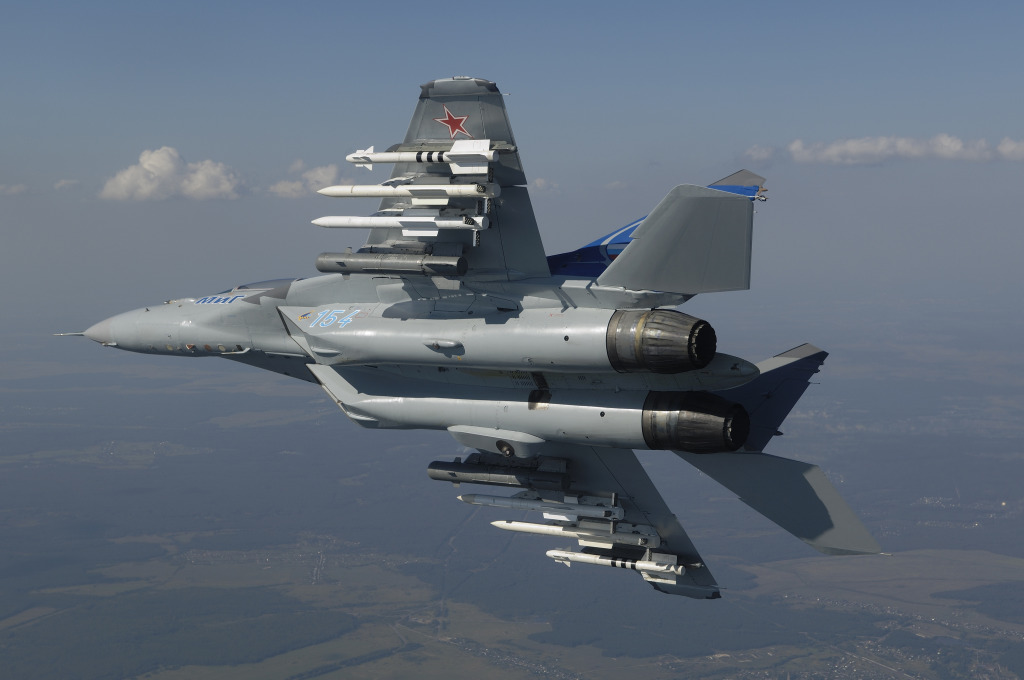 MIG-35 được Nga xếp v&agrave;o thế hệ m&aacute;y bay chiến đấu 4  , c&oacute; khả năng t&agrave;ng h&igrave;nh m&agrave; thế hệ 4  kh&ocirc;ng c&oacute;