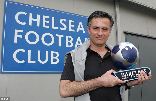Mourinh giành danh hiệu HLV nhất tháng 4-2007, năm Chelsea không hề vô địch Premier League
