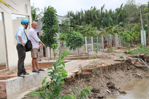 Sạt lở “đe dọa”người dân