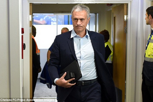 Sốc: M.U chính thức sa thải HLV Mourinho
