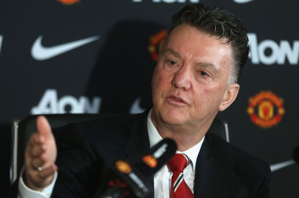 HLV VAn Gaal phát biểu trong cuộc họp báo trước trận gặp Swansea City