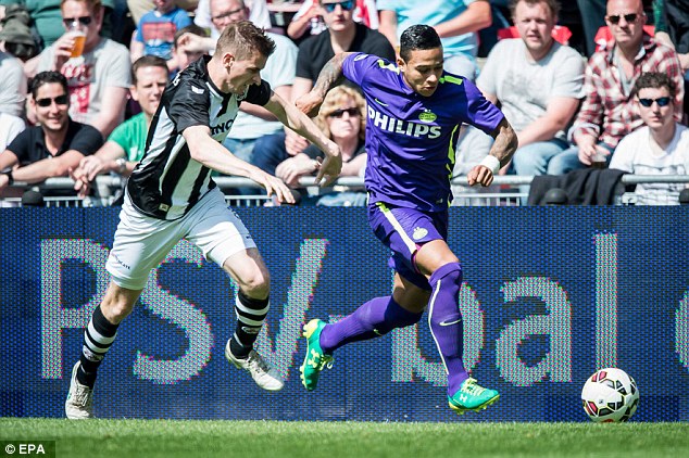 Depay không chỉ giỏi đá phạt mà còn là một tiền đạo mạnh mẽ và quyết đoán