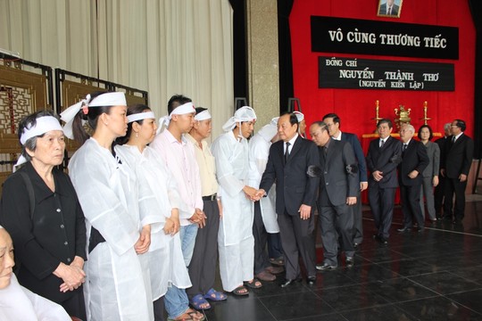 Xúc động trong lễ dâng hương cho người "Một đời vì dân"