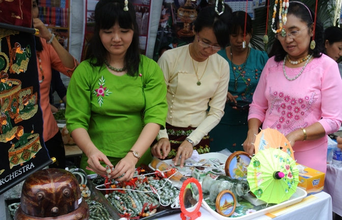 Myanmar, đất nước của ch&ugrave;a v&agrave;ng v&agrave; đ&aacute; qu&yacute;