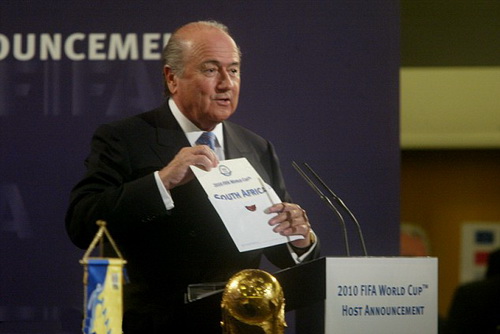 Blatter c&ocirc;ng bố Nam Phi l&agrave; chủ nh&agrave; World Cup 2010