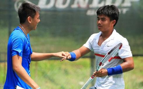 Chờ Ho&agrave;ng Nam v&agrave; bạn đ&aacute;nh đ&ocirc;i Nagal (phải) l&agrave;m n&ecirc;n bất ngờ tại wimbledon 2015