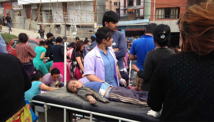 Hiện chưa r&otilde; số thương vong sau trận động đất ở Nepal. Ảnh: AP