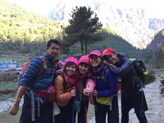 Đã có trực thăng đưa 5 người Việt xuống núi Nepal