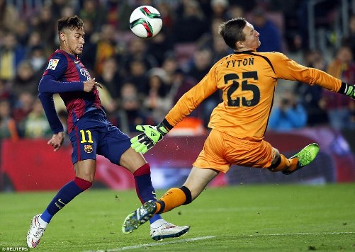 Neymar có cú đúp bàn thắng trước Elche