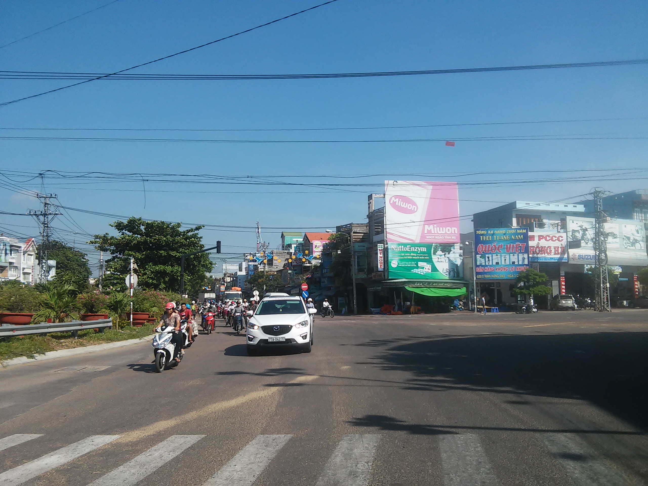 Ngã năm Đống Đa, nơi được người dân gọi là cung đường đen vì tai nạn thường xảy ra