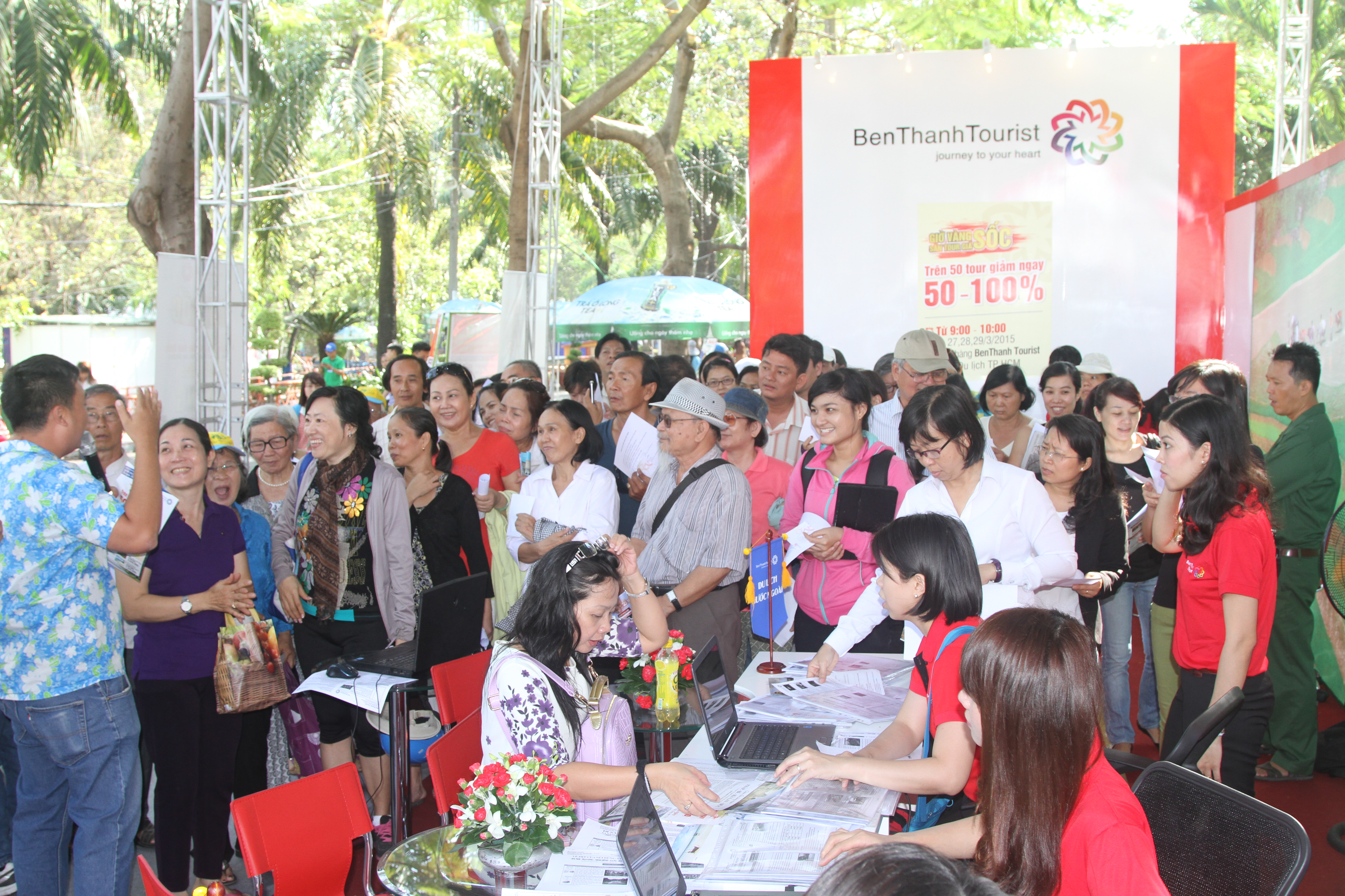 Chương tr&igrave;nh &ldquo;Giờ V&agrave;ng săn tour gi&aacute; sốc&rdquo; đợt 1 tại gian h&agrave;ng BenThanh Tourist trong Ng&agrave;y hội Du lịch TP HCM