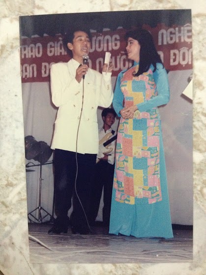 Ca sĩ Ngọc &Aacute;nh v&agrave; NSƯT Th&agrave;nh Lộc trong Lễ trao giải Mai V&agrave;ng những năm 1993