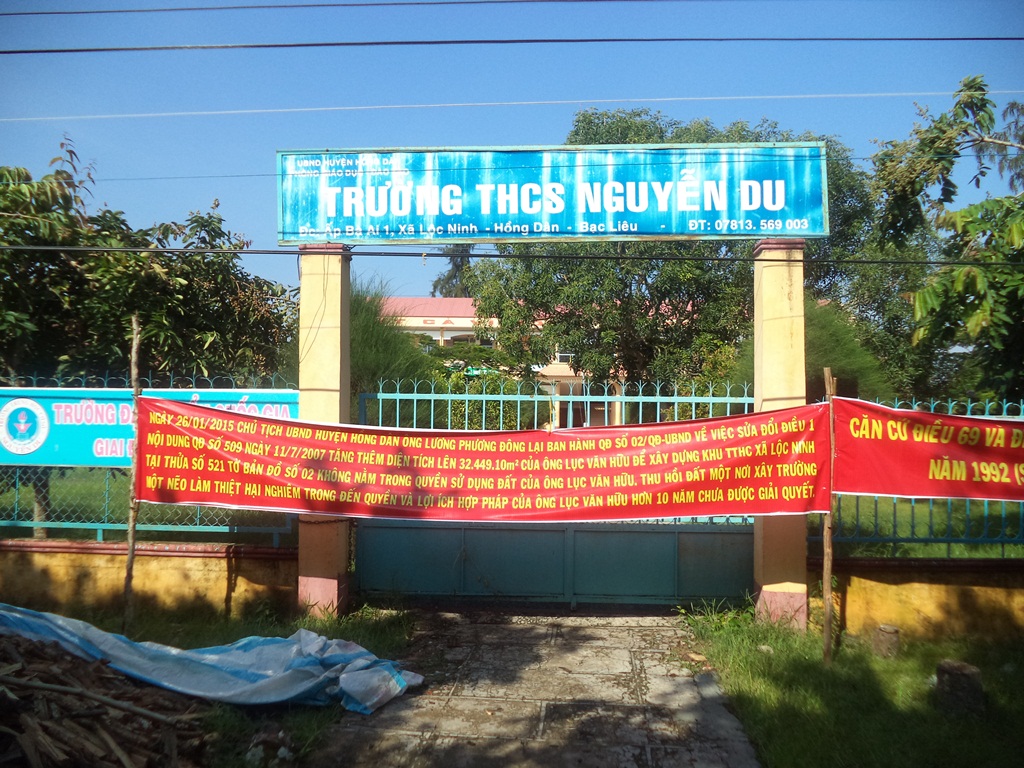 Ngôi trường bị ông Nghị phong tỏa suốt một tuần naykhiến các cơ quan chức năng lúng túng