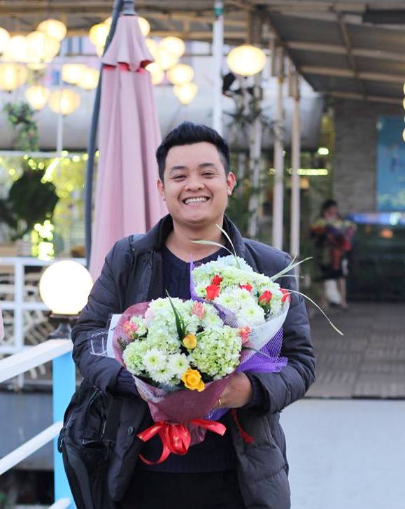 Anh Nguyễn B&aacute; Ch&iacute;nh, ch&agrave;ng trai trẻ th&agrave;nh c&ocirc;ng với việc nh&acirc;n giống c&acirc;y bon sai Phật thủ.