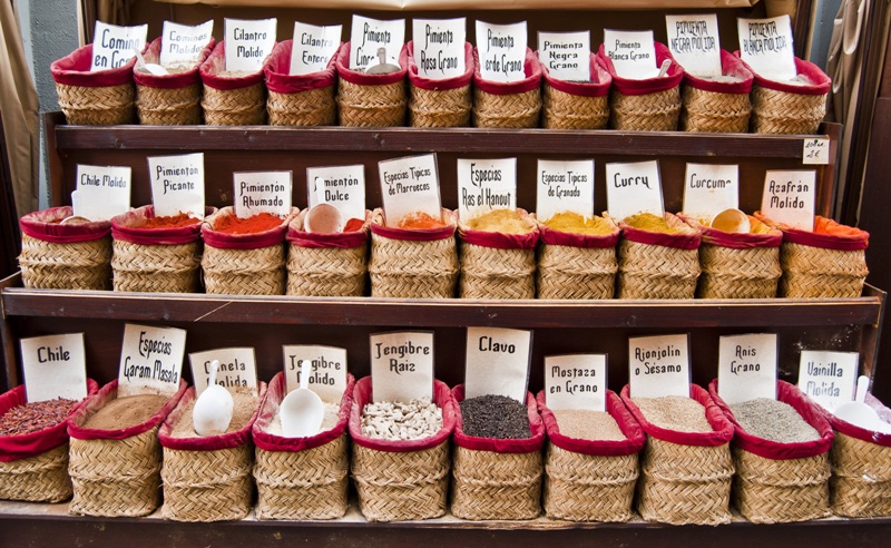 Nhiều loại gia vị tr&ecirc;n thế giới đều tập trung tại chợ Spice Souk