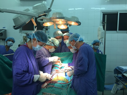 Những hình ảnh lần đầu công bố về ca ghép tạng xuyên Việt