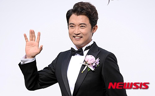 Ahn Jae Wook họp báo trước khi lễ cưới diễn ra