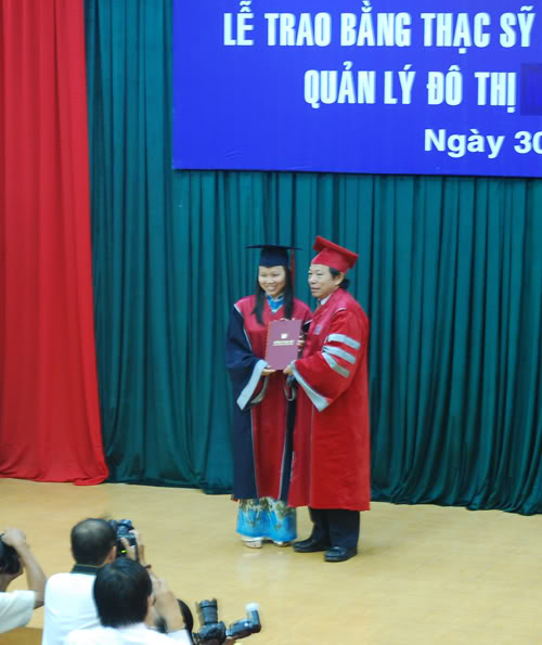 116 tân thạc sĩ Nông Lâm Ngư nhận bằng tốt nghiệp