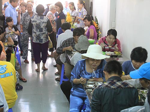 Quán cơm Nụ Cười mở thêm điểm bán mới