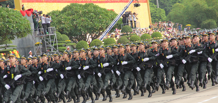 C&aacute;c nữ Cảnh s&aacute;t cơ động