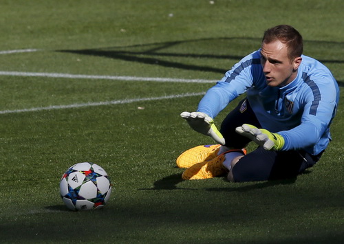 Courtois "đào ngũ", Chelsea hỏi mua Jan Oblak 100 triệu euro