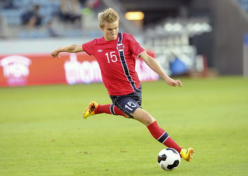 Odegaard thi đấu cho tuyển Na Uy gặp Bulgaria tại vòng loại Euro 2016