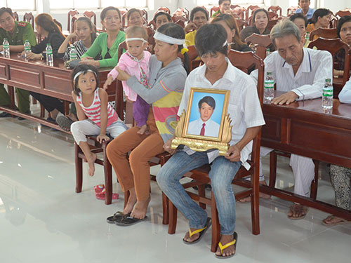 Thủng dạ dày chẩn đoán đau ruột thừa, 2 bác sĩ bị kỷ luật