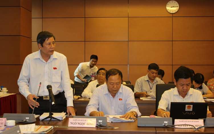 &Ocirc;ng Trần Thanh Hải, Ph&oacute; Chủ tịch Tổng LĐLĐ Việt Nam, ph&aacute;t biểu tại phi&ecirc;n thảo luận tổ s&aacute;ng 22-5 - Ảnh: Phan Anh