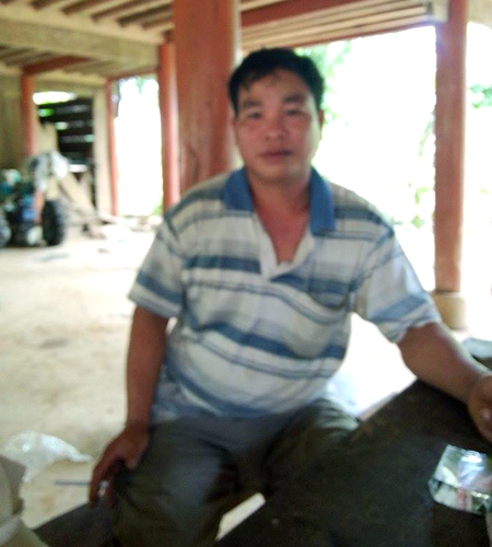 &Ocirc;ng H&agrave; Văn Li&ecirc;n thuật lại việc ph&aacute;t hiện v&agrave; truy bắt nghi can Đặng Văn H&ugrave;ng v&agrave; người phụ nữ trốn c&ugrave;ng với ph&oacute;ng vi&ecirc;n B&aacute;o Người Lao Động