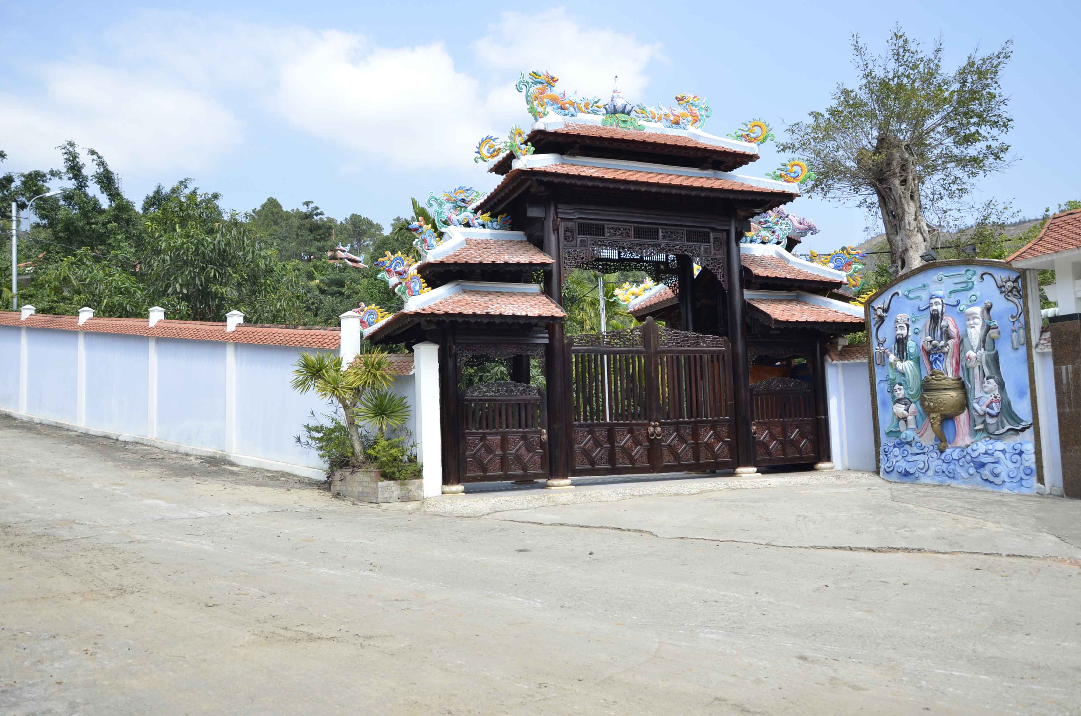 Biệt phủ trị gi&aacute; trăm tỉ của &ocirc;ng Quang nằm ở ch&acirc;n n&uacute;i Hải V&acirc;n đ&atilde; bị quyết định th&aacute;o dỡ ho&agrave;n to&agrave;n