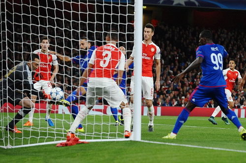Giới chuyên môn mổ xẻ thất bại của Arsenal và Chelsea