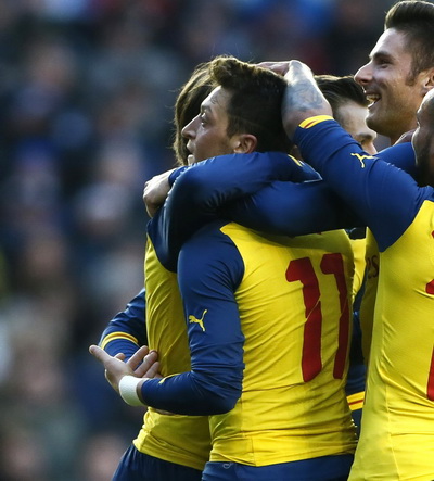 Đ&atilde; rất l&acirc;u, h&igrave;nh ảnh n&agrave;y mới trở lại với Mesut Ozil (11)