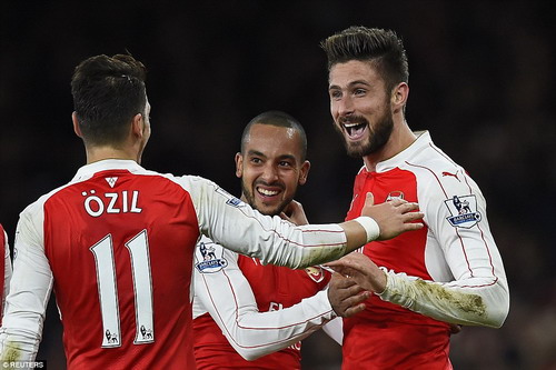 Walcott lập siêu phẩm, Arsenal quật ngã Man City