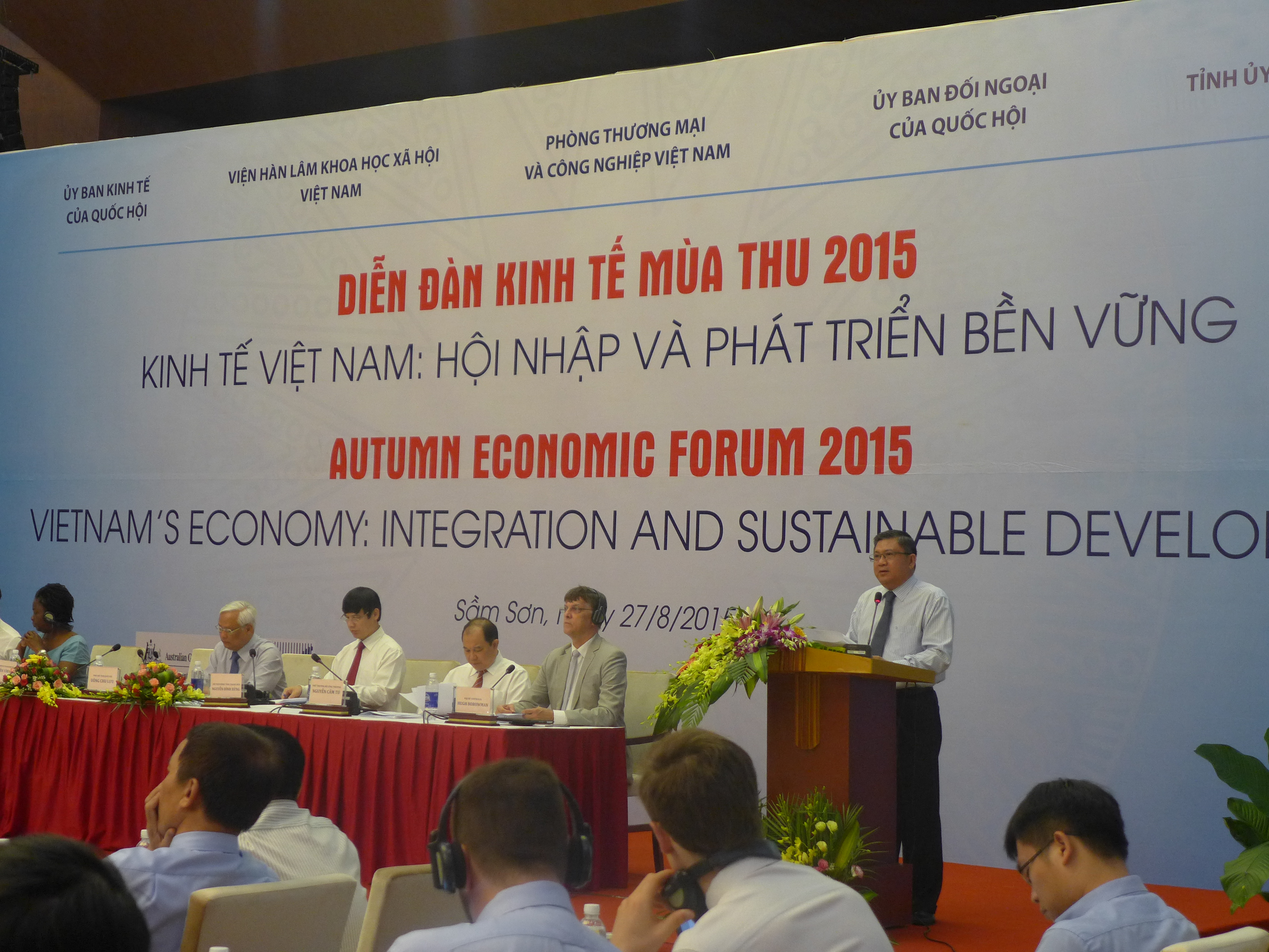 &Ocirc;ng Nguyễn Văn Gi&agrave;u, Chủ nhiệm Uỷ ban Kinh tế của Quốc hội ph&aacute;t biểu khai mạc Diễn đ&agrave;n kinh tế m&ugrave;a thu 2015