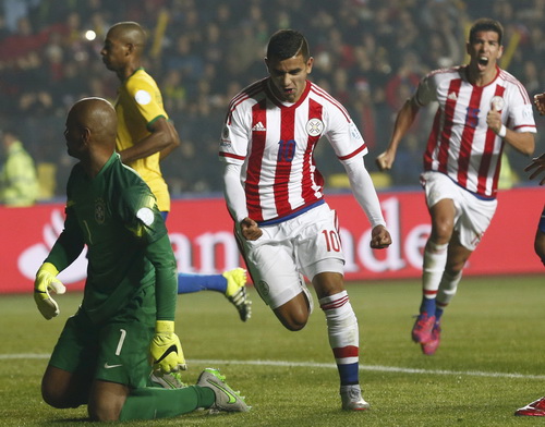 Brazil lại thua Paraguay trên chấm 11 m, lỡ hẹn với Argentina